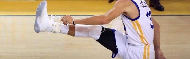 半岛体育APP-库里完成超级顶薪续约 勇士的艰难抉择终将到来