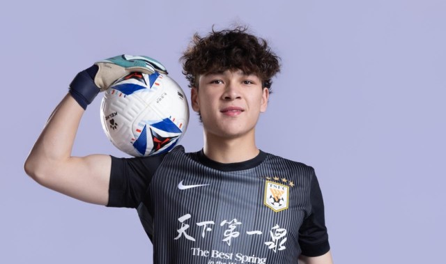 半岛体育在线-U19国足0比3完败！门将发挥失常，苗润东依然全场隐身