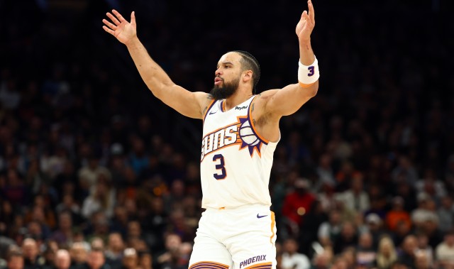 主攻手！狄龙半场12中7砍下全队最高15分外加3篮板