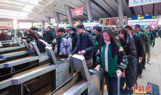 半岛体育官网-国铁北京局再次开行球迷列车助力北京国安球迷赴南京观赛